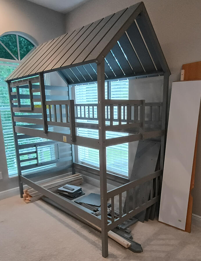 Bunk bed assembly Bunk bed assembly