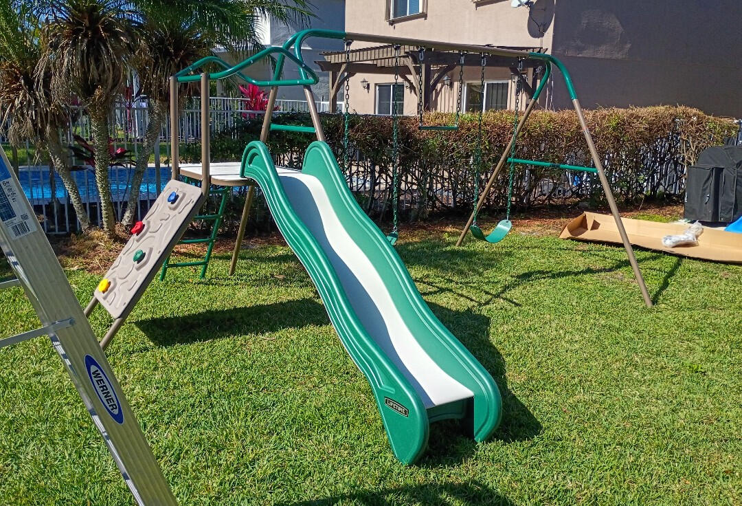 Kids playground swing set assembly Kids playground swing set assembly