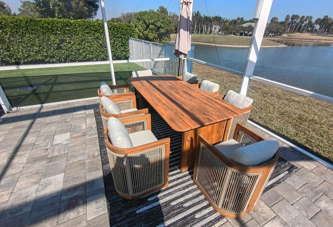 Outdoor furniture assembly